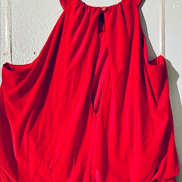 Red sleeveless halter top design dress - Picture 5 of 7